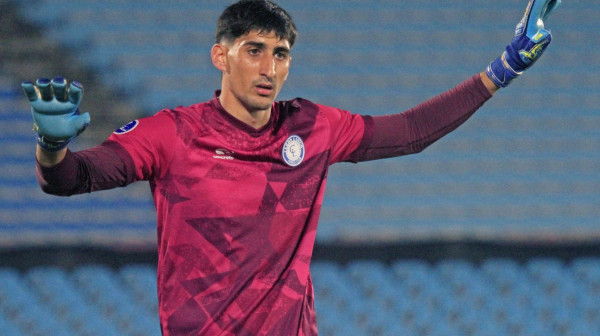 Gol sa preko 90 metara! VIDEO