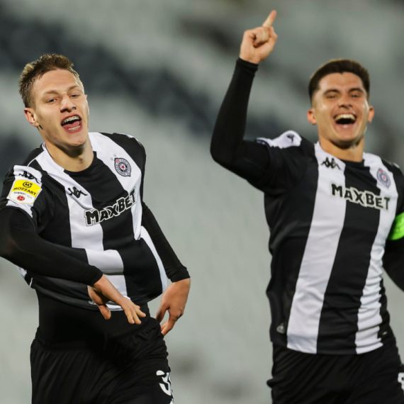 Partizan vodi, ali uz dosta sreće