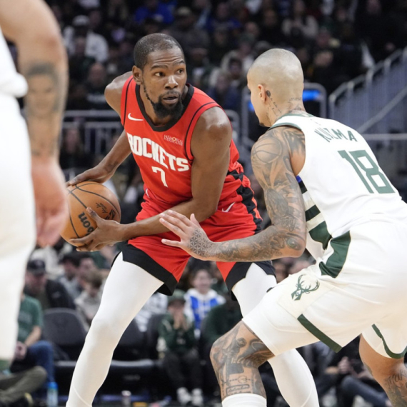 Durent i "Bejbi Jokić" nadigrali Adetokumba – Turčin ponizio Janisa 1 na 1 za pobedu VIDEO