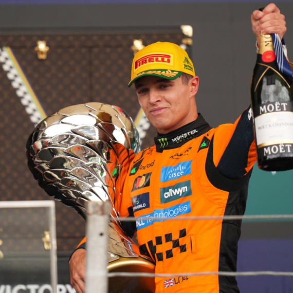 Noris piše istoriju – tri koraka do besmrtnosti