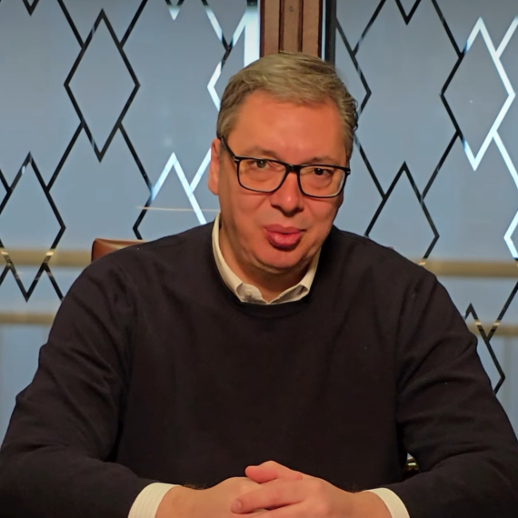 Vučić razgovarao sa Hrkom