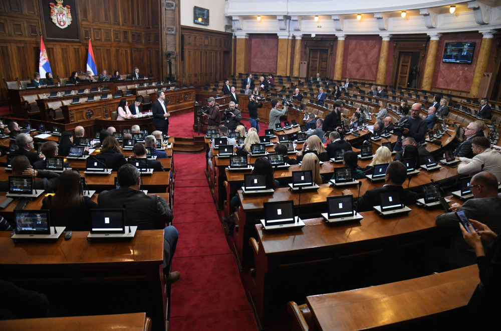 Nastavljen rad Skupštine Srbije: Poslanici postavljali pitanja o prosveti, EPS-u i spoljnoj politici