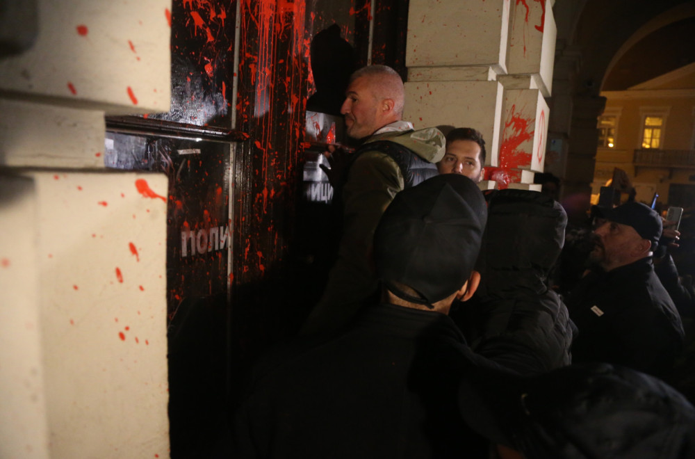 Kontradiktorne izjave i zamuckivanje: Evo kako se Bačulov pravda za podmetanje Aleksandru Vučiću VIDEO