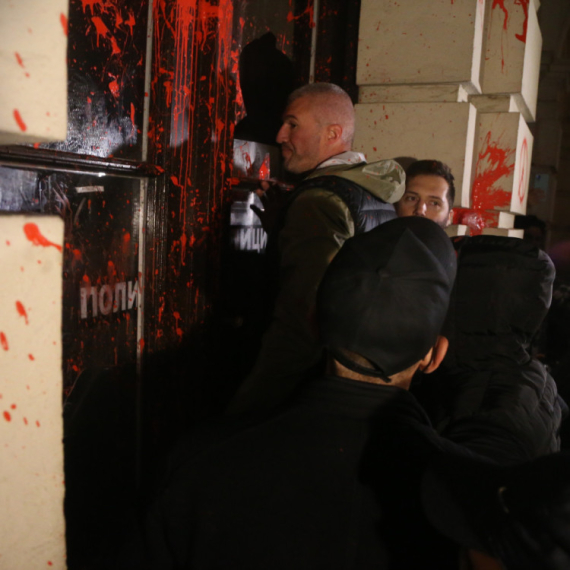 Kontradiktorne izjave i zamuckivanje: Evo kako se Bačulov pravda za podmetanje Aleksandru Vučiću VIDEO