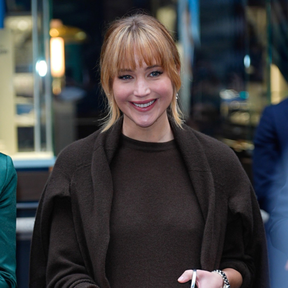 Bez "blama" rekla šta misli o uskim farmerkama i posvađala žene: Slažete li se? ANKETA/FOTO