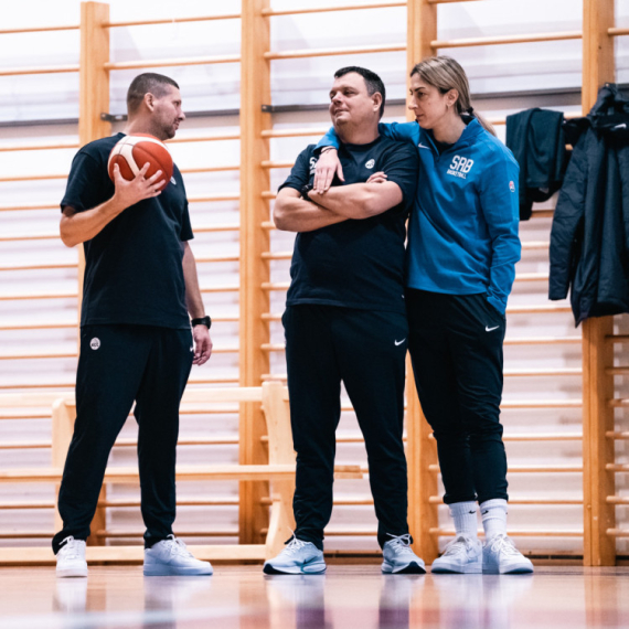 "Ne mogu više ni bolove, ni lekove – želim da se igram sa decom, a ne da završim u kolicima"