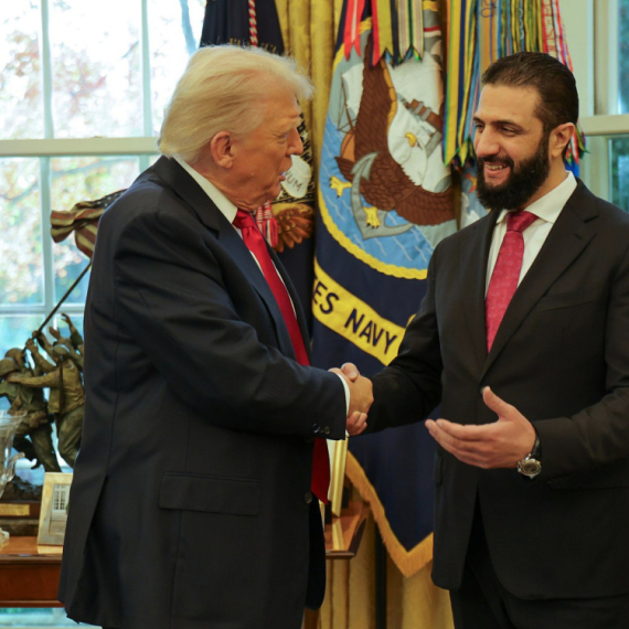 Tramp iznenadio svet; Sarađuje sa Izraelom, ali pruža ruku Siriji FOTO