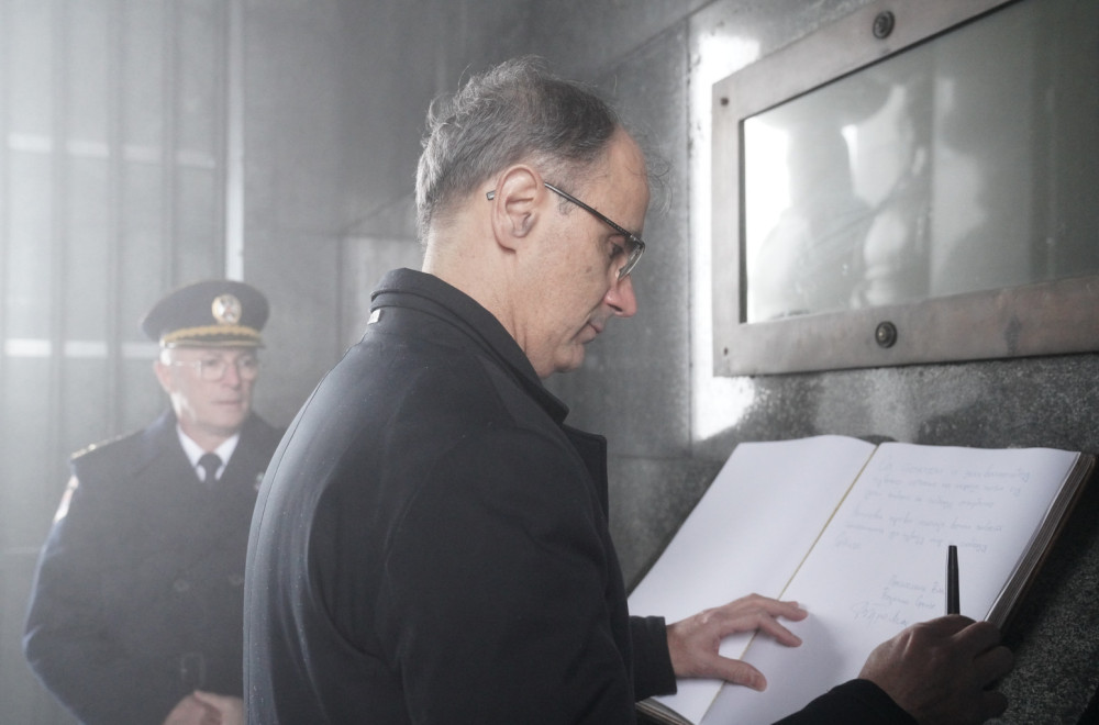 Macut položio venac na Spomenik neznanom junaku: "Sa ponosom čuvamo sećanje na heroje" FOTO/VIDEO