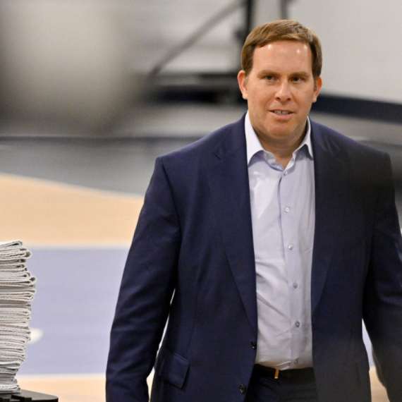 Dončićevim dresom provocirao predsednika Dalasa FOTO