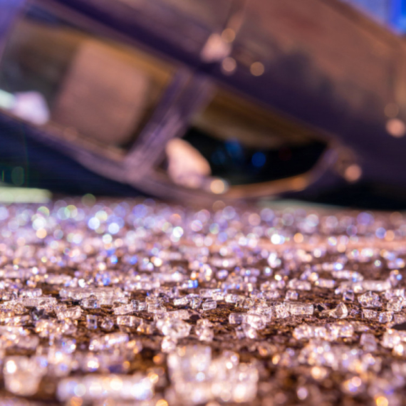 Teška saobraćajka kod Vrnjačke Banje: Auto sleteo sa puta, prevrnuo se i zapalio VIDEO