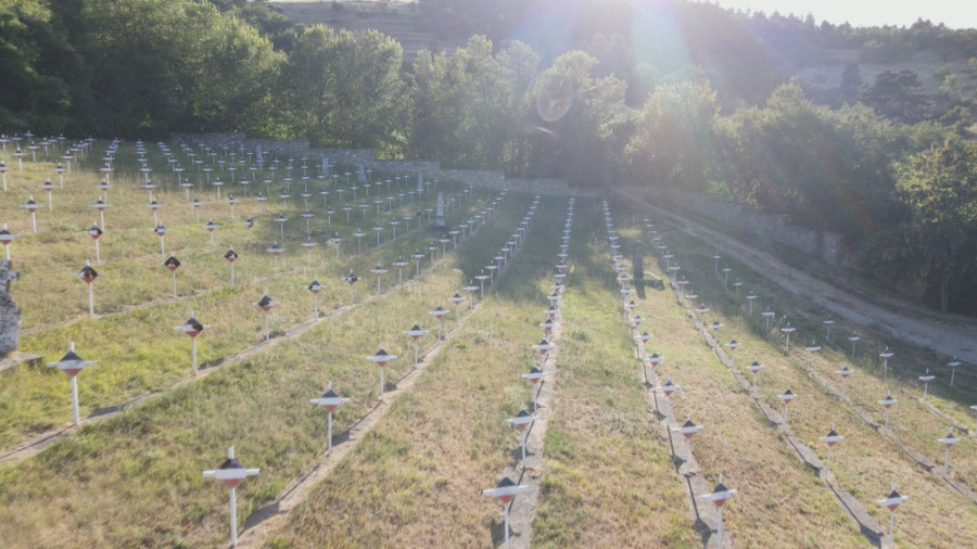 Grobovi ratnika iz slavnog vremena: Zoran na Kajmakčalanu decenijama čuva sećanje na neznane junake