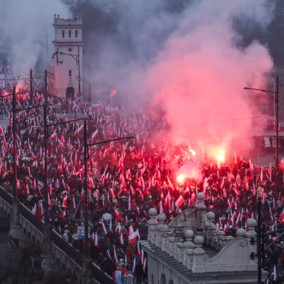 Predsednik marširao među krajnjim desničarima: "Poljska na prvom mestu" FOTO