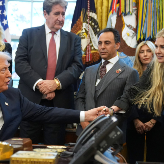 "Dođi da te poljubim": Opet su izazvali haos VIDEO