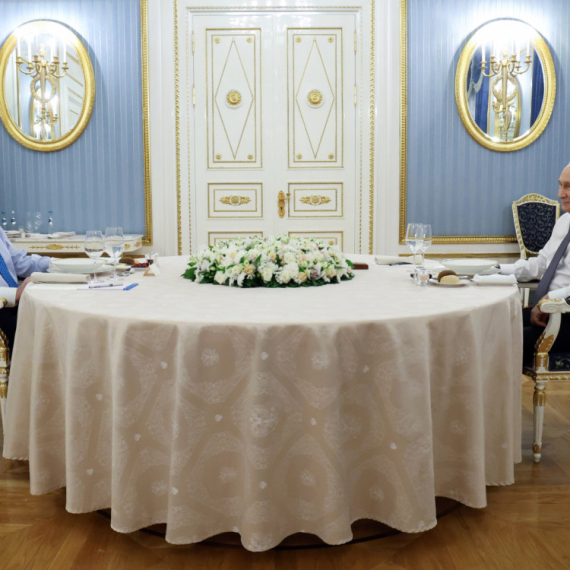 "Juče smo uvaženi Vladimir Vladimirovič i ja vodili privatni razgovor"