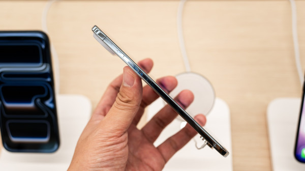 Apple odlaže objavu narednog tankog iPhone-a?