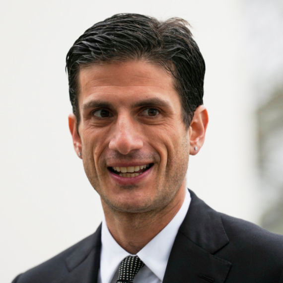 Povratak Kenedija; Šlosberg ulazi u politiku i poručuje – "Amerika je u krizi"