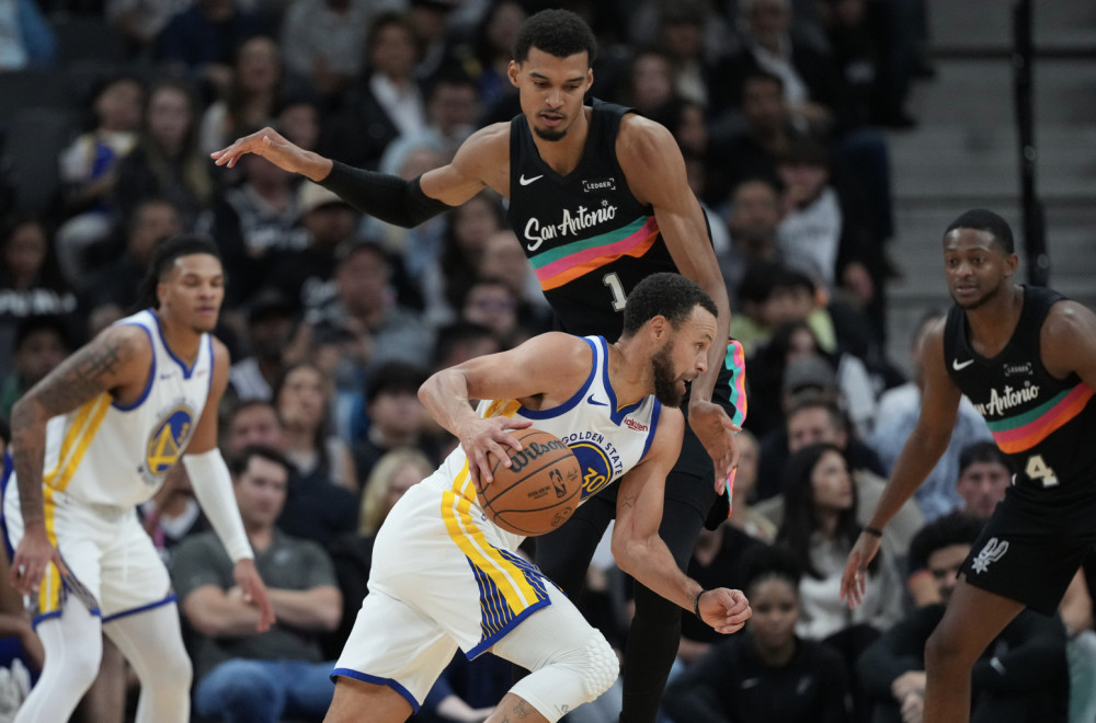 Kari ubacio 45 poena, ali promašio 11 trojki VIDEO