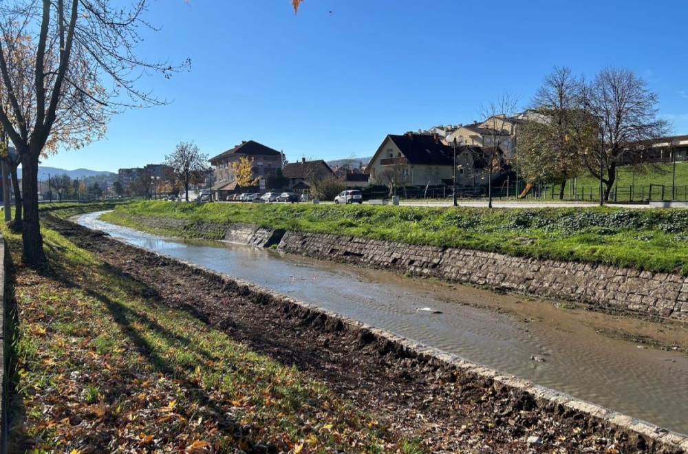 Gradi se novi most, pešačke i biciklističke staze: Gornji Milanovac dobija novo ruho FOTO