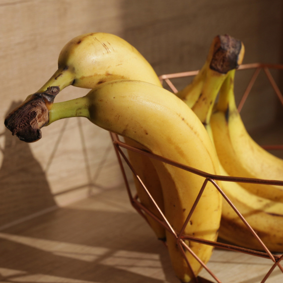 Banane nikad ne držite na ovom mestu: Uz ovaj trik ostaće sveže do 15 dana