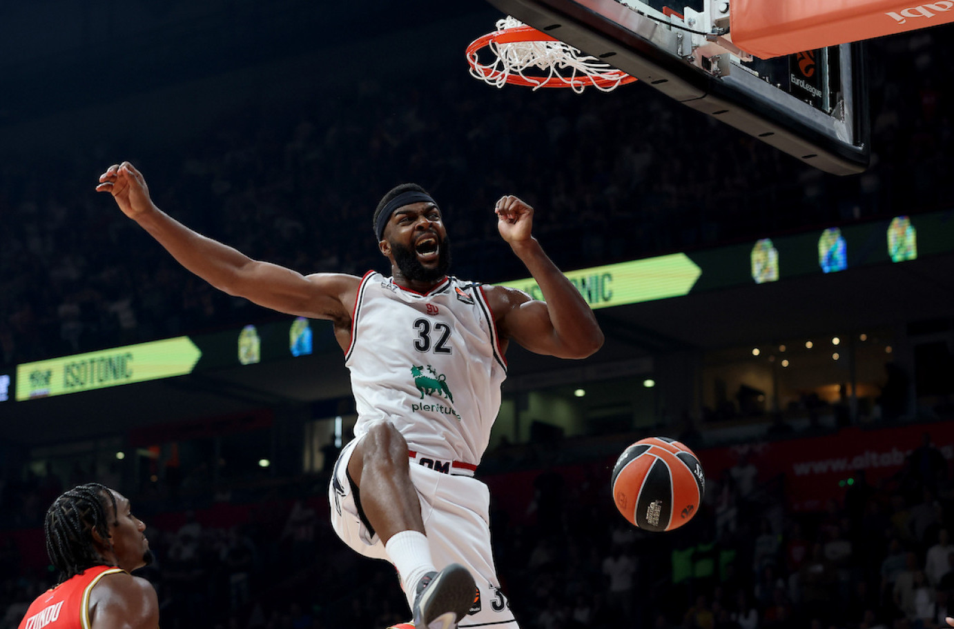 Bizarna povreda Amerikanca – Armani oslabljen