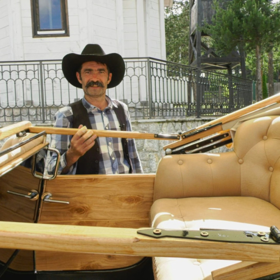 Drvomobil na šumadijski način: Kragujevčanin ručno napravio prvi automobil FOTO