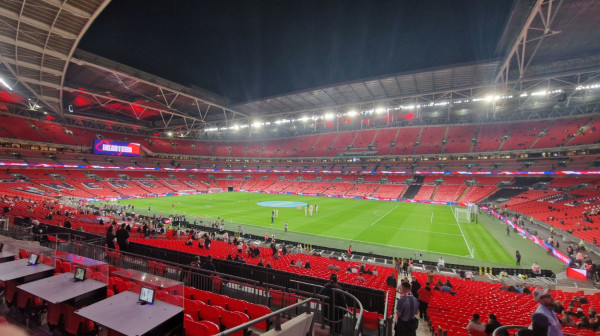 Počinje spektakl na "Vembliju" – Srbija protiv Engleske!