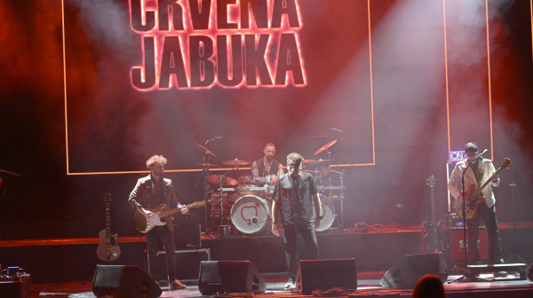 Beogradska publika oduševljena: Crvena jabuka održala prvi od dva koncerta u punom Sava centru