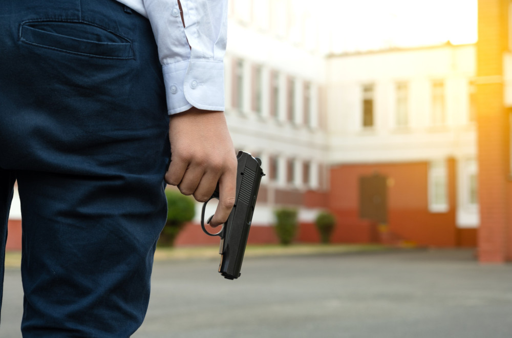 Drama u čačanskoj školi: Jedan dečak doneo metak, drugi nož i sataru; Roditelji zabrinuti