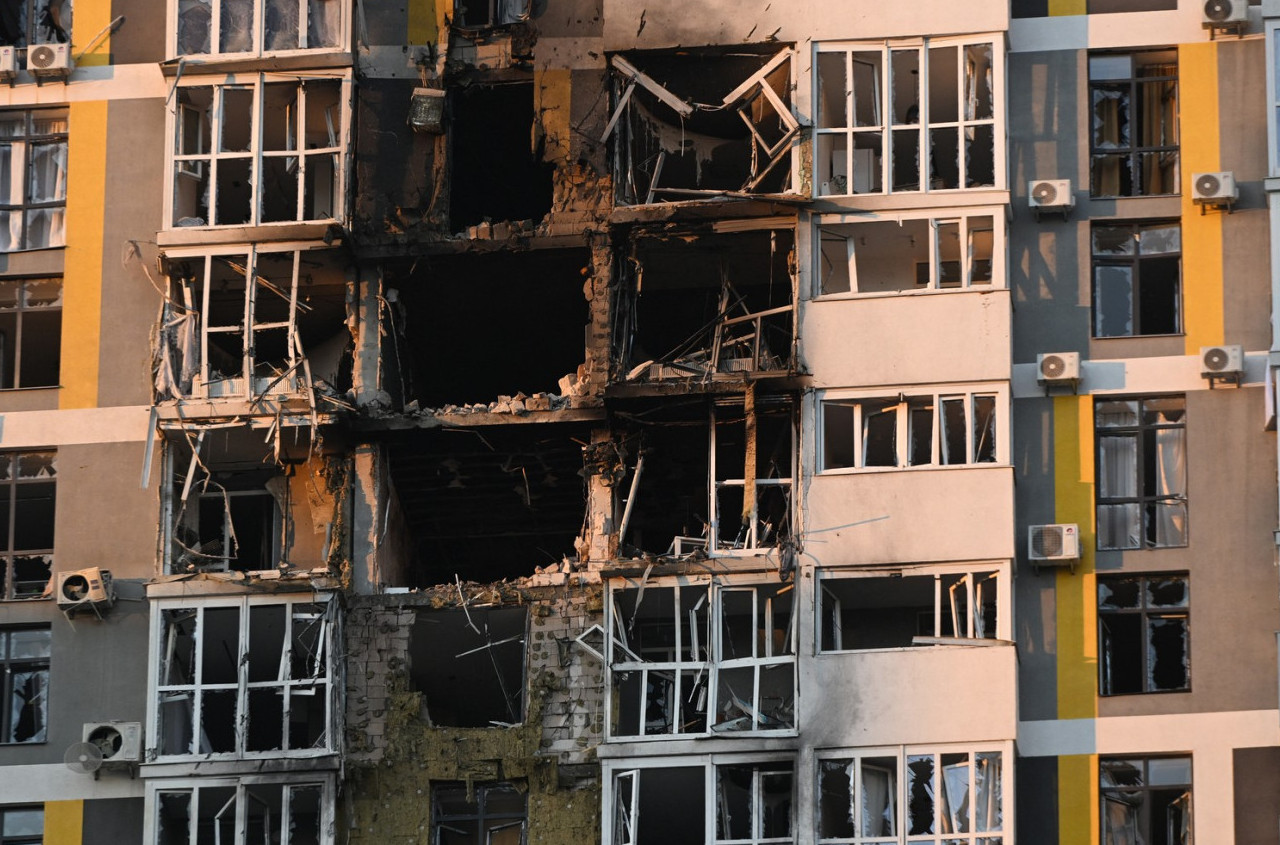 Pogođena ambasada – žestok napad FOTO/VIDEO