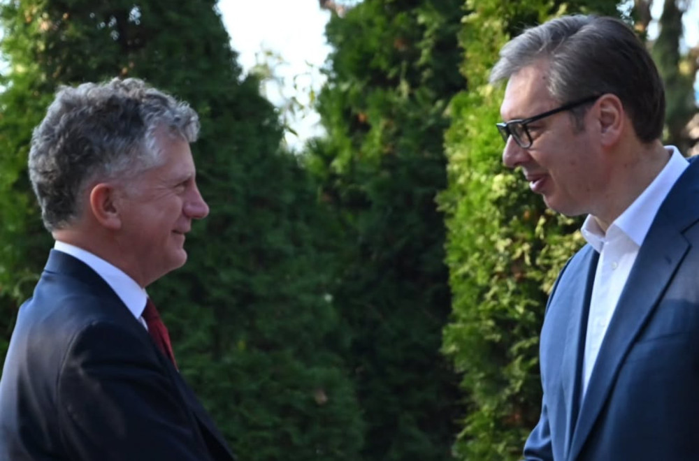 Vučić sa Džonatanom Pauelom: "Dobar razgovor. Saglasili smo se da je očuvanje mira od ključnog značaja" FOTO