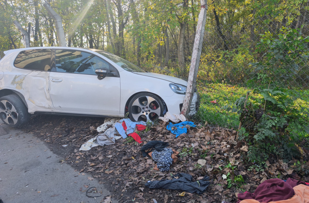 Prve fotografije sa mesta nezgode na Banjici: Povređene dve žene FOTO