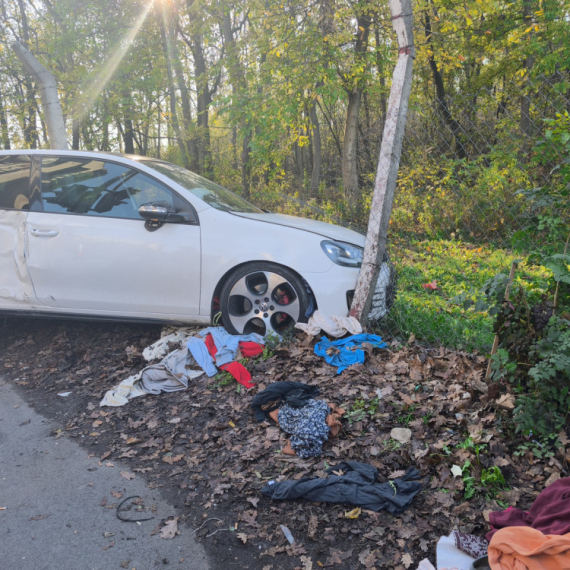 Prve fotografije sa mesta nezgode na Banjici: Povređene dve žene FOTO