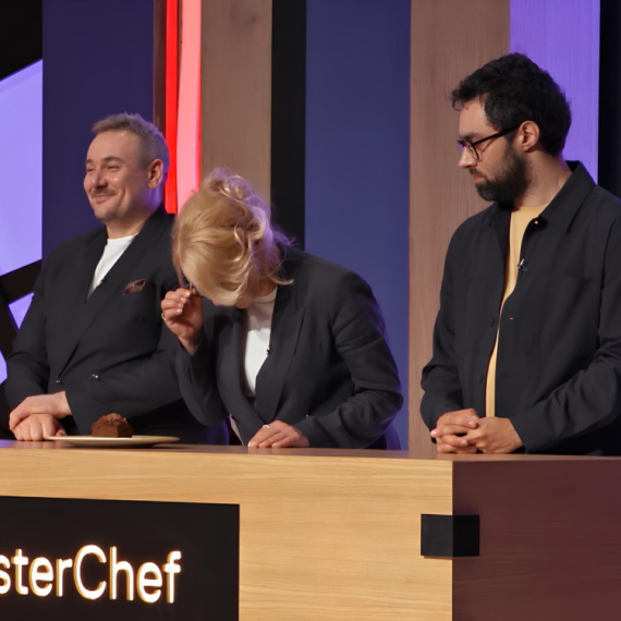 Ljubica u neverici gleda Vladimirov desert: "Na šta vama liči!?" VIDEO