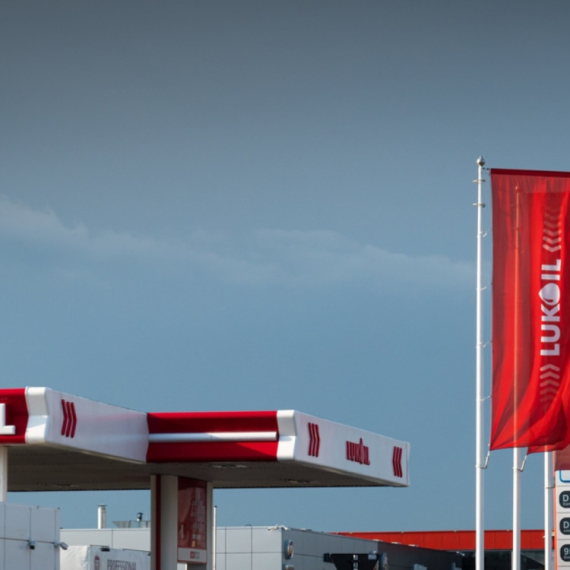 Velika Britanija odložila uvođenje sankcija Lukoilu do 26. februara