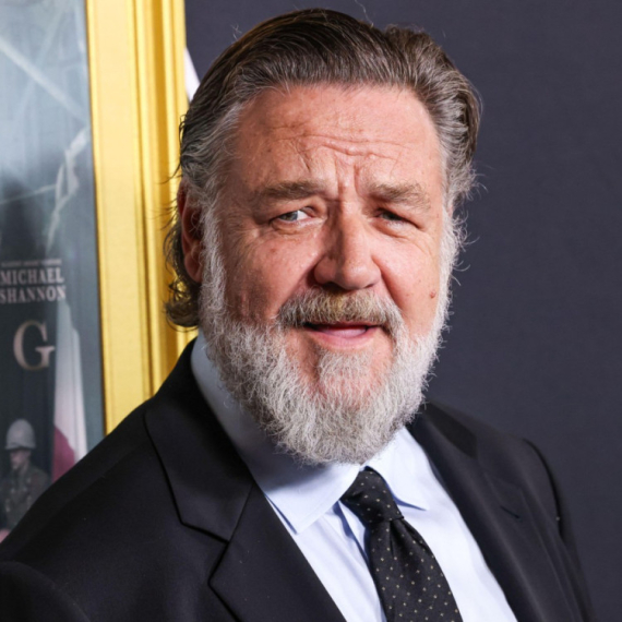 "Zašto, dođavola, ovo radiš?": Rasel Krou otkrio najbizarniji trenutak na setu VIDEO