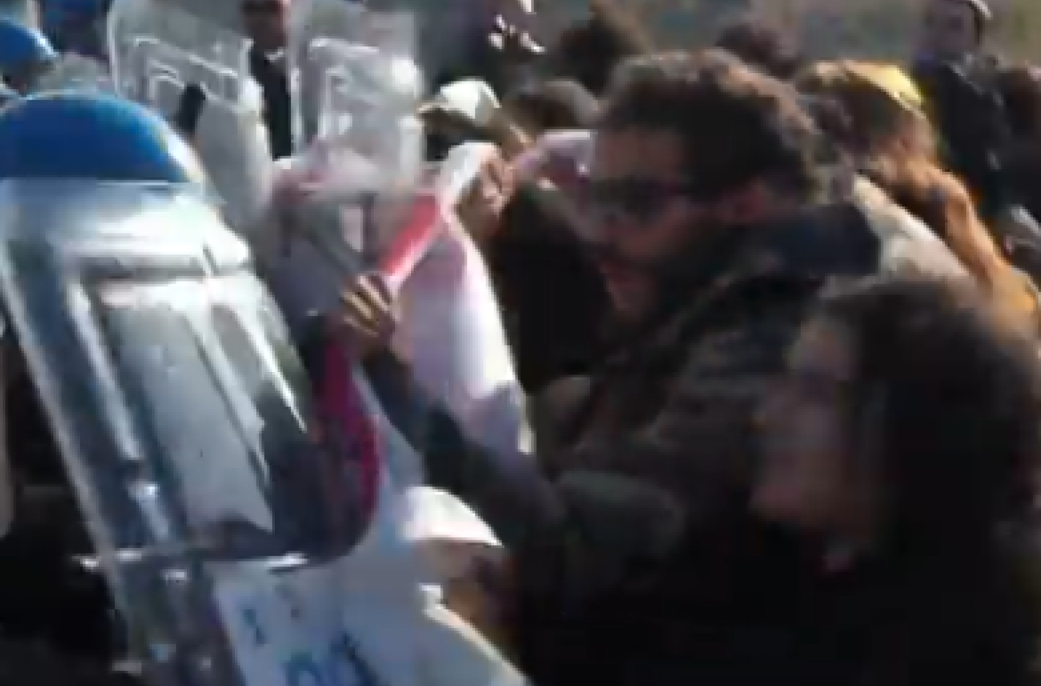 Demonstranti u Torinu napali policiju; Protest prerastao u politički obračun