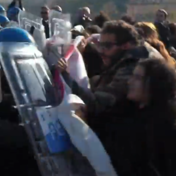 Demonstranti u Torinu napali policiju; Protest prerastao u politički obračun