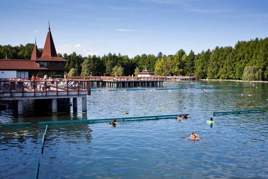 Toplo jezero u kojem je poseban ugođaj kupati se i zimi FOTO