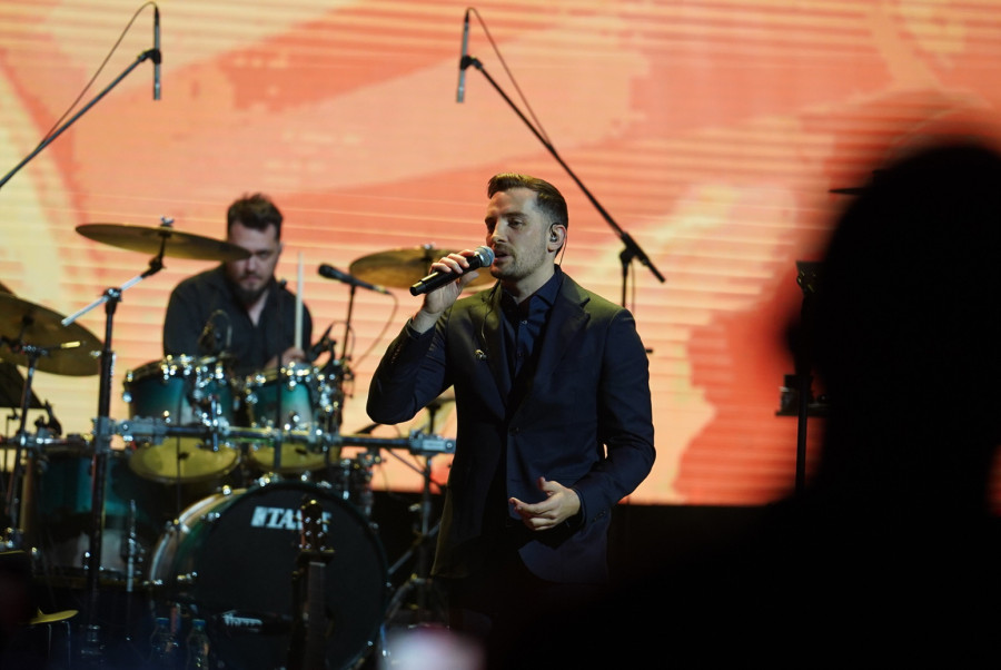 Sve ganuo pesmom: Mirza Selimović oduševio publiku u Sava centru FOTO/VIDEO