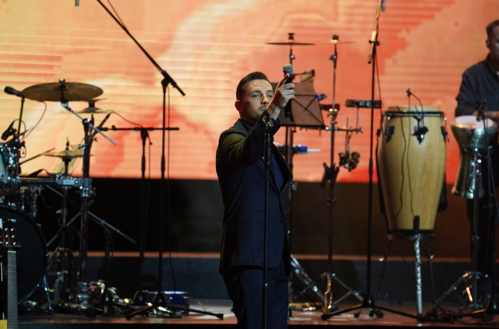 Sve ganuo pesmom: Mirza Selimović oduševio publiku u Sava centru FOTO/VIDEO