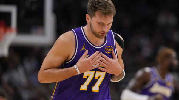 Dončić rame uz rame sa Džordanom i Čemberlenom FOTO