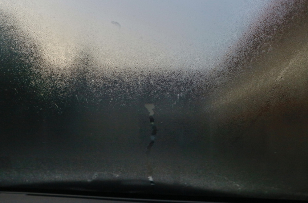 Kako najlakše da odmaglite stakla u automobilu