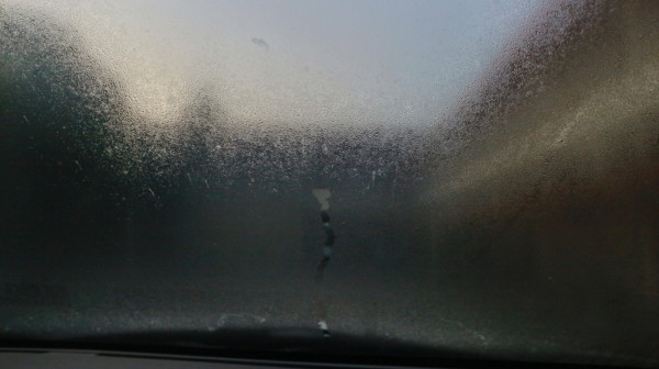 Kako najlakše da odmaglite stakla u automobilu