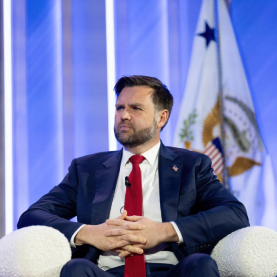 Incident tokom posete Vensa Tenesiju; Policajac teško povređen