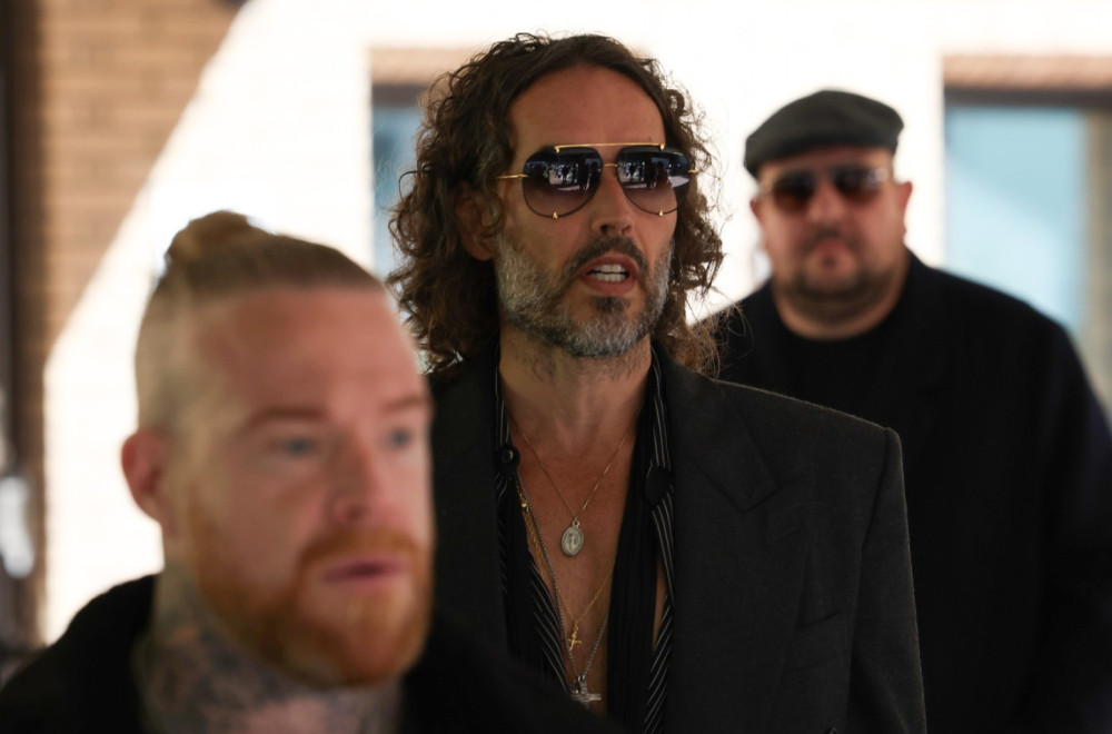 Glumac tvrdi da je "krstio" dvojicu muškarca u bazenu za pingvine u zoološkom vrtu VIDEO