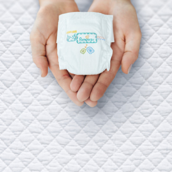 Pampers nastavlja podršku najmanjima: Više od pet godina donacija pelena za prevremeno rođene bebe