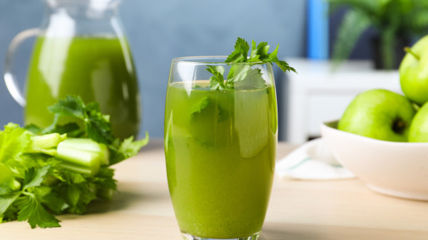 Popularni napitak je pun vitamina i minerala, ali evo šta se dešava ako ga pijemo baš svaki dan