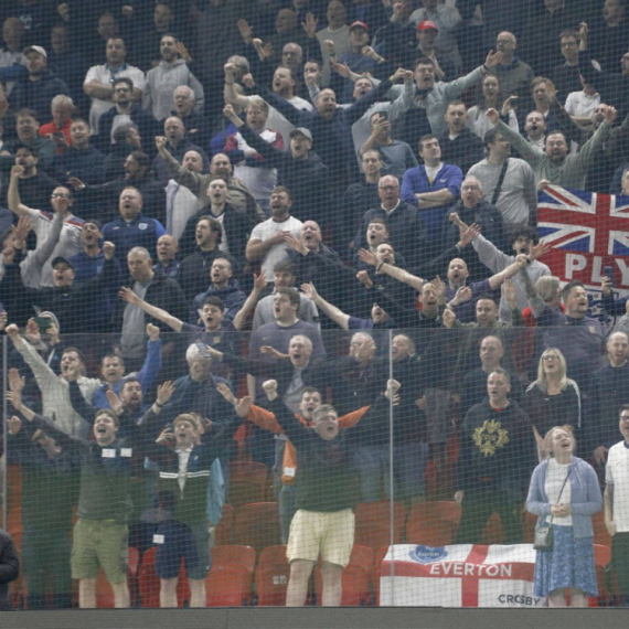 Bizarna situacija u Tirani – Englez se zaglavio! VIDEO