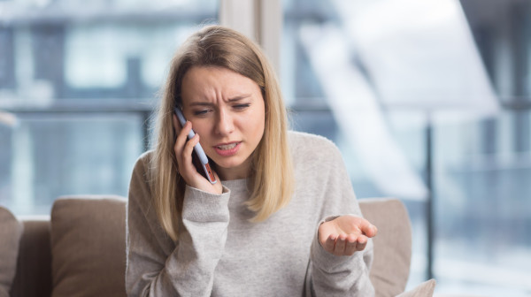 Neko vas zove telefonom i ćuti? Ovo nikako nemojte da radite