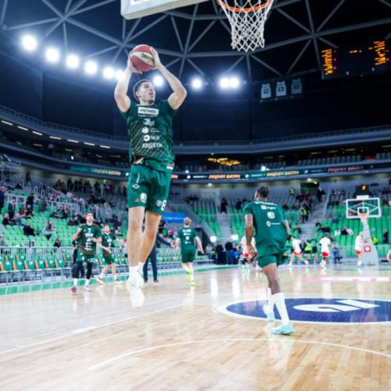 Utakmica konačno počela!